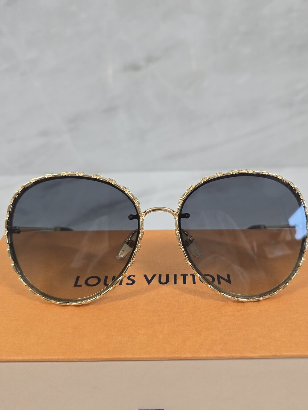 🔥RARE🔥Louis Vuitton Gold Frame Gradient Lens Sunglasses